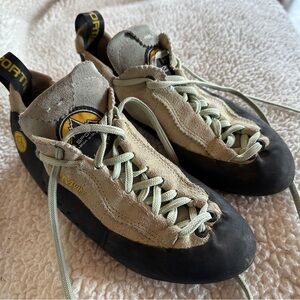 La Sportiva Mythos climbing shoes 39.5